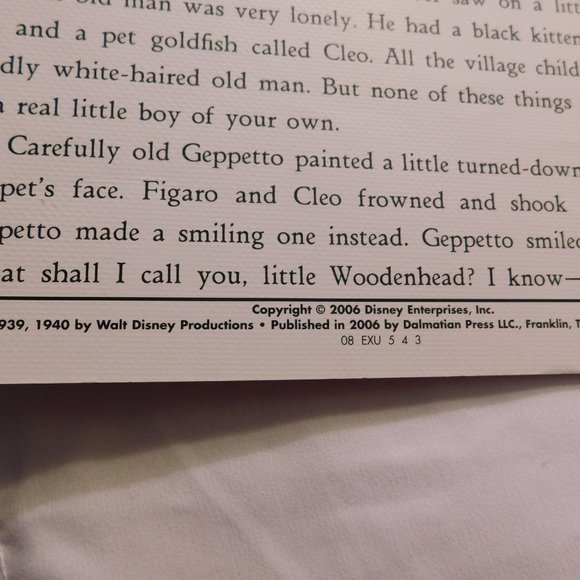 WALT DISNEY'S PINOCCHIO BOOK LINEN LIKE 2006 COLLECTIBLE - Picture 6 of 8